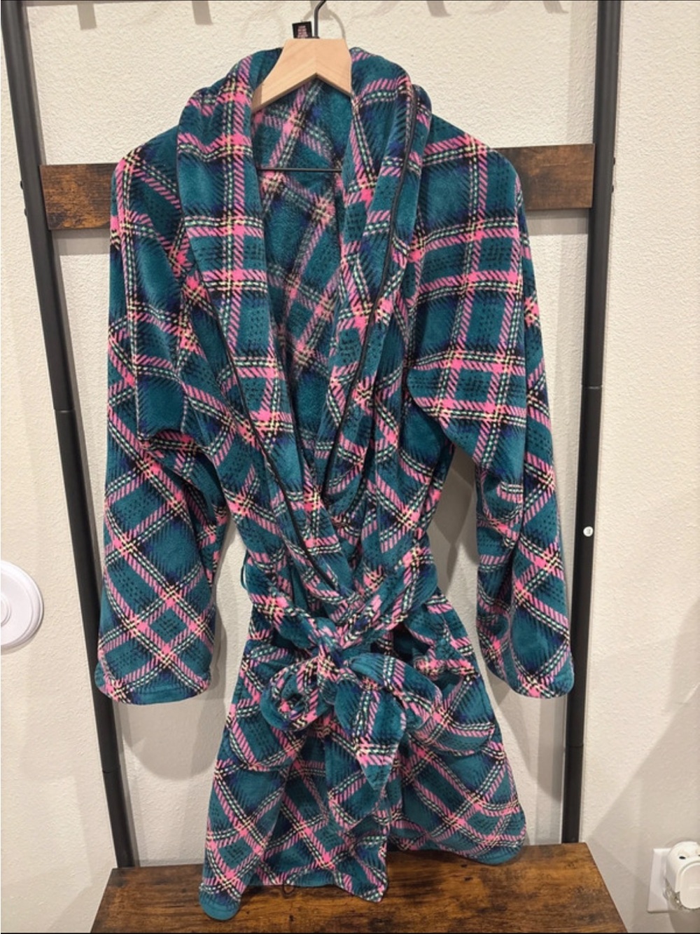Victoria's Secret Teal & Pink Plaid Plush Robe